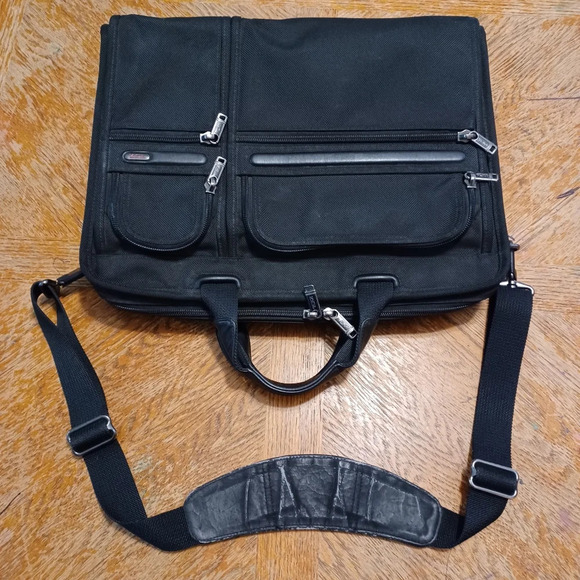 Tumi 26114D4 Laptop Briefcase Black some cracking of the leather on the strap se - Picture 4 of 10